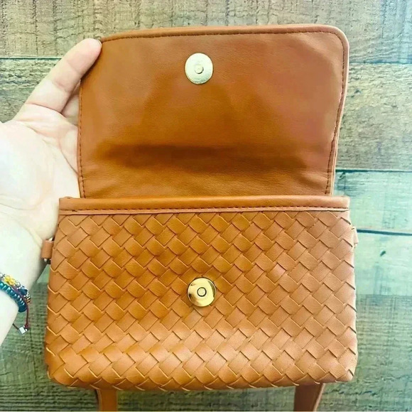 NWOT Lulu Dharma Woven Vegan Leather Hip/Waist Bag - Picture 7 of 8